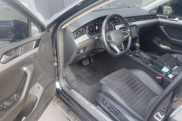 Used Volkswagen Magotan 2021 330TSI DSG 30th Anniversary Edition Interior 3