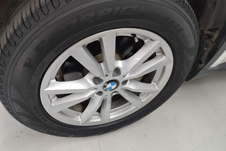 Used BMW X5 2015 xDrive28i Exterior 4