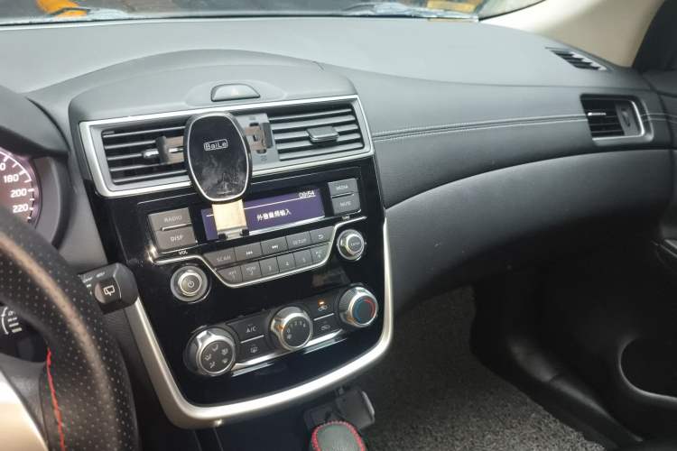 Used Nissan Tiida 2016 1.6L CVT Cool Dynamic Edition Audio And AC Panel