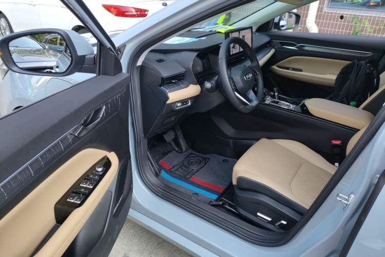 Used Geely Auto Emgrand L HiP 2024 Champion Edition 1.5TD-DHT Pro 100KM Excellence Model
