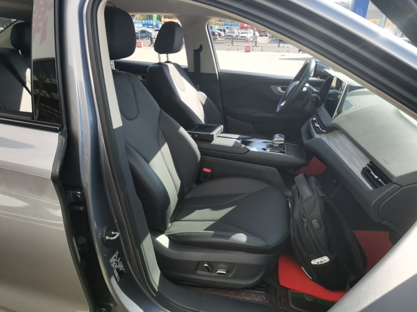 Hongqi E-QM5 2024 610 km PLUS — снимка 19