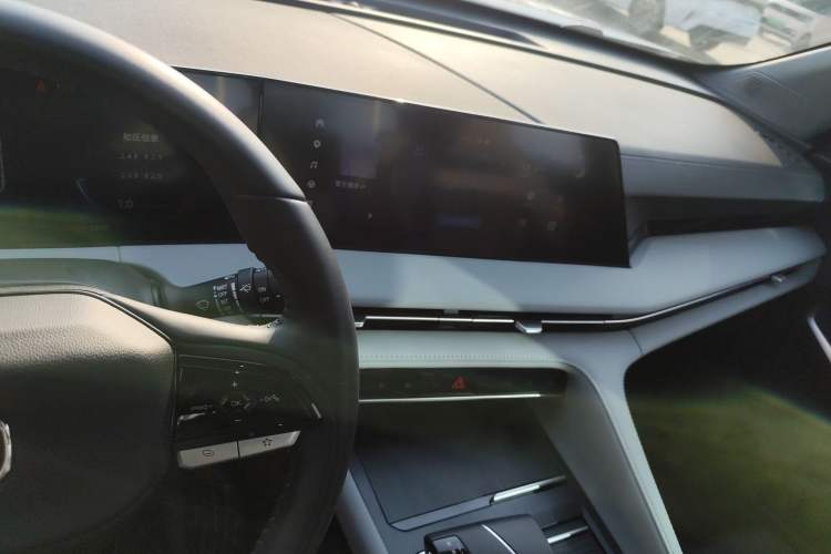 Used Changan CS75 PLUS 2024 3rd Generation Champion Edition 1.5T Intelligent Drive Dynamic Model
