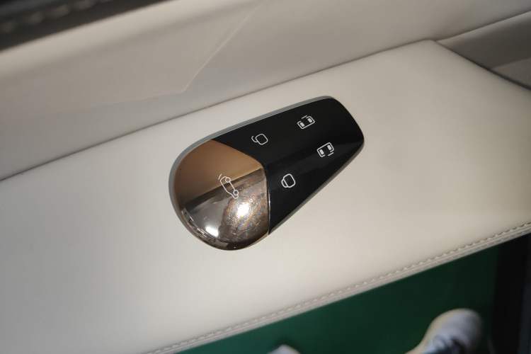 Used VOYAH Dream 2025 PHEV Four-Wheel-Drive Flagship Version – Qiankun Edition Interior 1