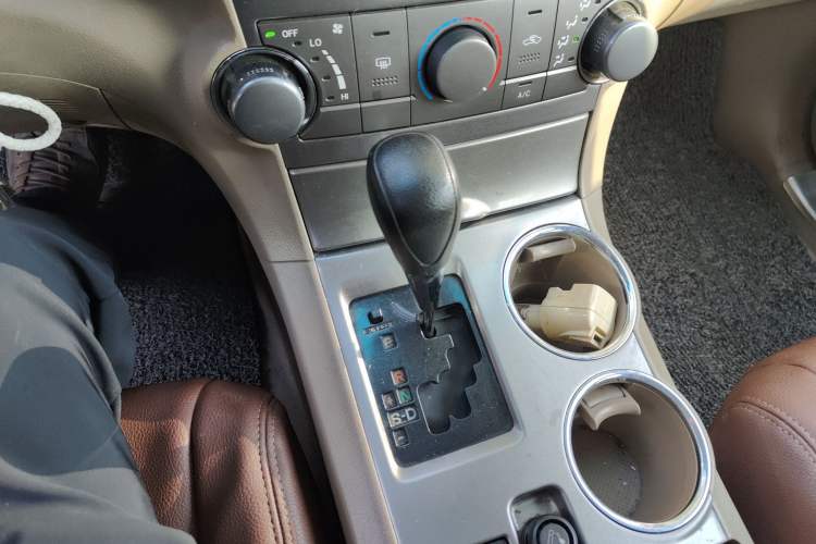 Used Toyota Highlander 2012 2.7L 2WD 5-Seater Elite Edition
