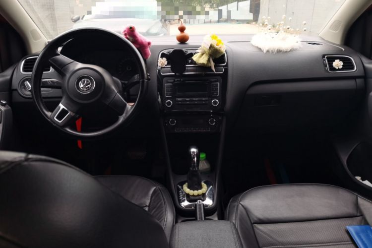 Used Volkswagen Polo 2011 1.6L Automatic ZhiKu Edition Center Console