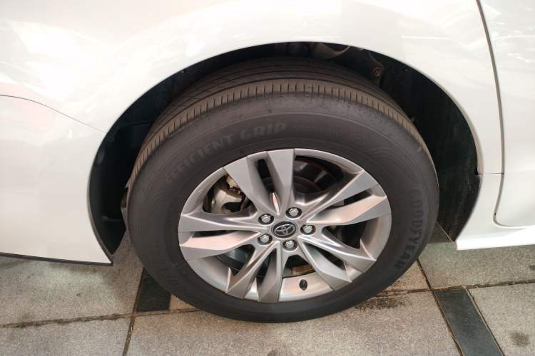 Used Toyota SIENNA 2024 2.5L Hybrid Comfort Edition Right Rear Wheel Hub