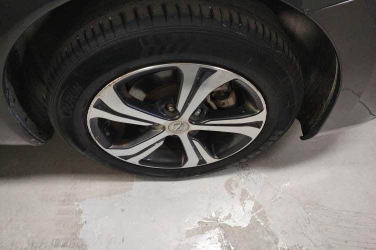 Used Nissan Tiida 2016 1.6L CVT Smart Drive Edition Right Front Wheel Hub
