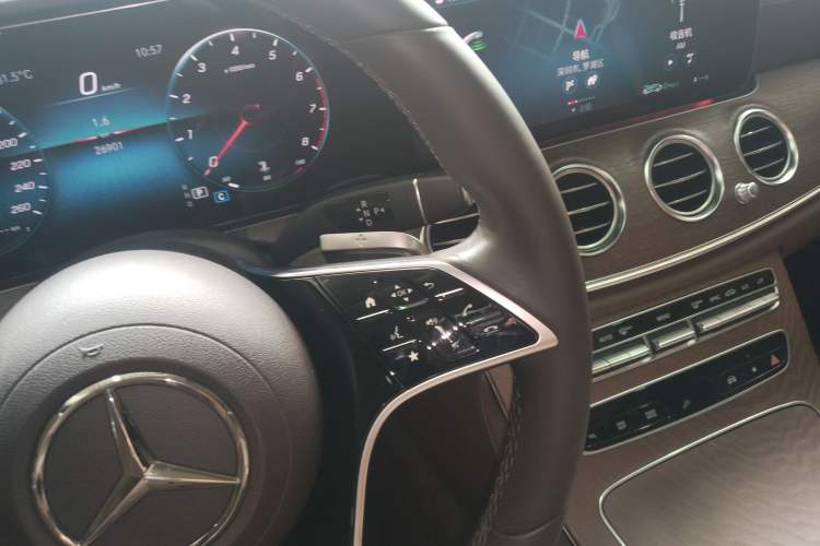 Used Mercedes-Benz E-Class 2023 Updated E 300 L Luxury Edition Gear Lever