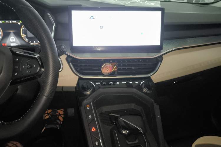 Used Lynk & Co 06 2023 Remix 1.5T Shero Audio And AC Panel