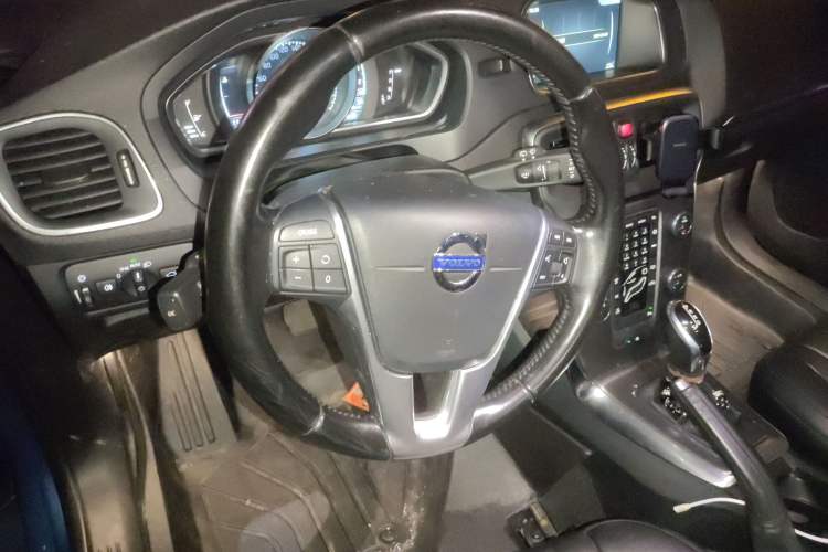 Used Volvo V40 2015 1.6T Zhiyi Edition Steering Wheel