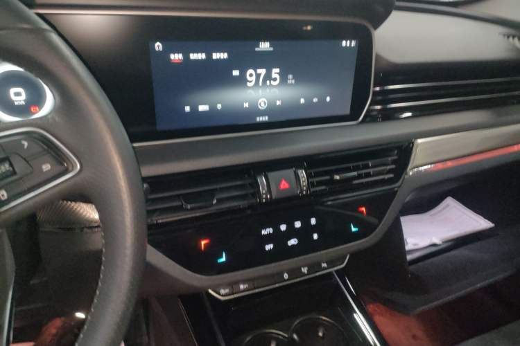Used Hongqi HS5 2019 2.0T Smart Connect Flagship Edition Audio And AC Panel