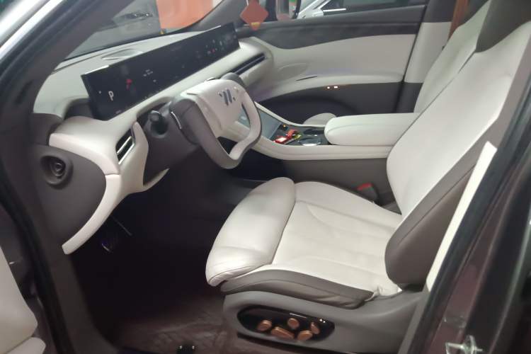 Used IM LS7 2023 100kWh Pro All-Wheel-Drive Version