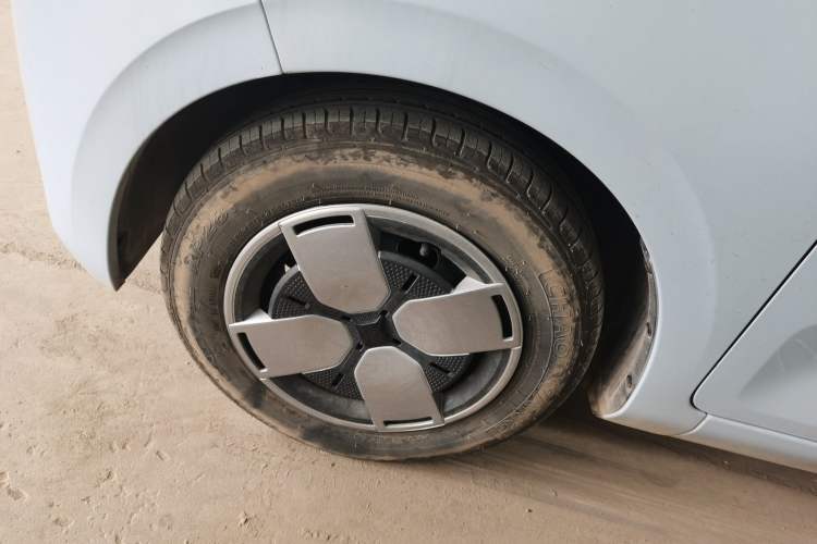 Used Wuling Air ev 2023 - Four Seats - Advanced Edition Left Front Wheel Hub