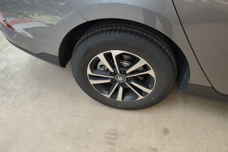 Used BYD Qin PLUS 2025 DM-i Smart Drive 120KM Superior Model Exterior 5