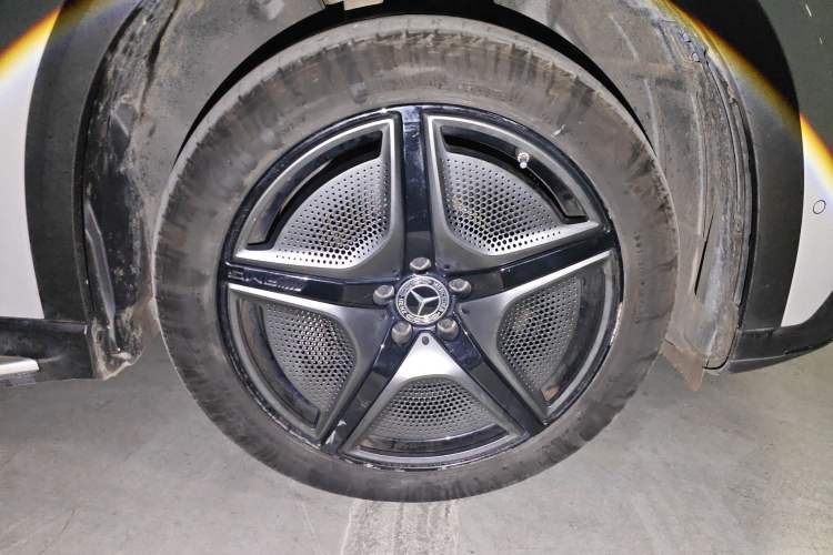 Used Mercedes-Benz EQE SUV 2023 500 4MATIC Special Edition Right Front Wheel Hub