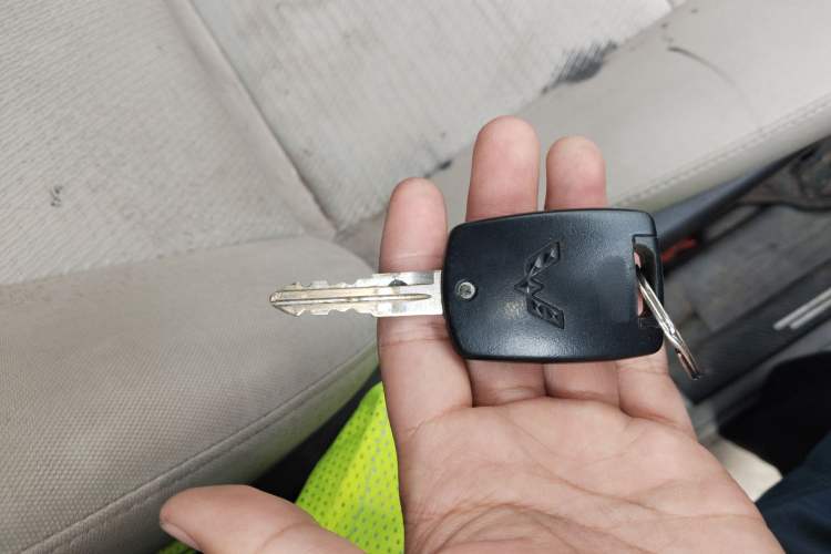 Used Wuling Hongguang V 2019 1.5L Jingqu Edition Sealed-Window Vehicle China VI LAR
