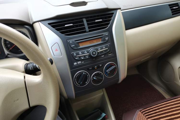 Used Venucia D50 2012 1.6L Manual Luxury Edition