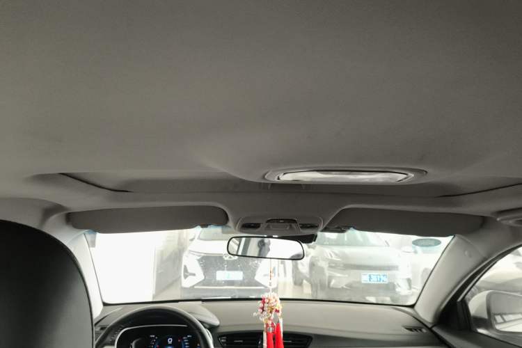 Used Geely Auto Emgrand 2019 Leading Edition 1.5L Manual Upgraded Connectivity Model China VI Standard Headliner