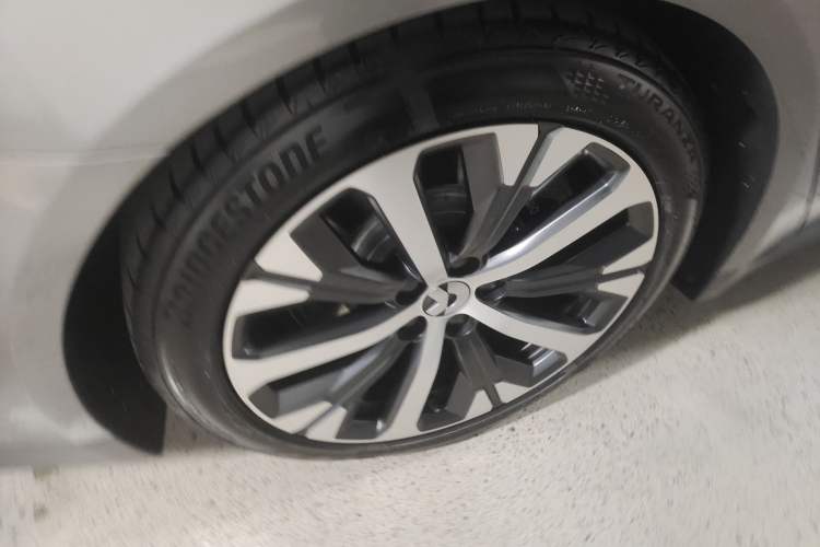 Used Nio ET7 2024 75 kWh Executive Edition Right Rear Wheel Hub