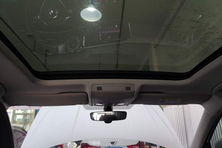 Used Volkswagen Tayron 2022 280TSI Two-Wheel Drive Luxury Smart Connectivity Version Headliner