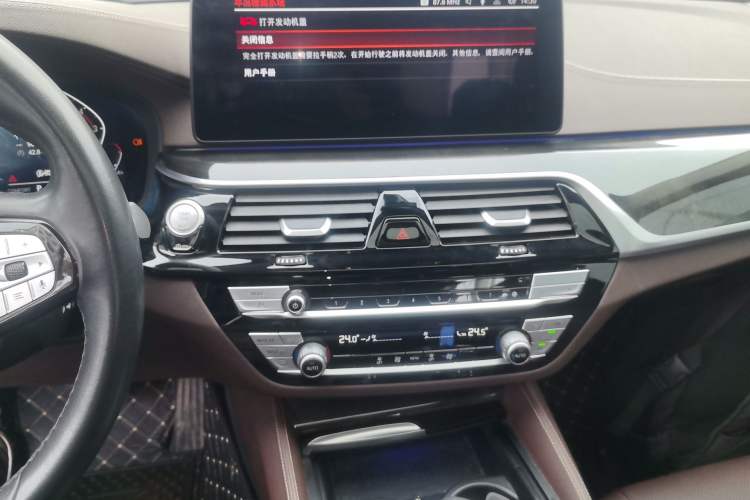 Used BMW 5 Series 2022 Restyled 525Li Luxury Package Audio And AC Panel