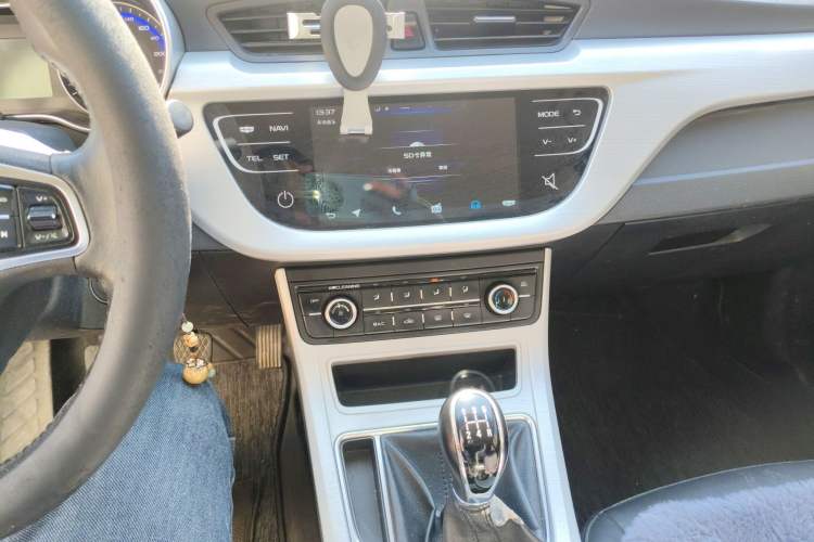 Used Geely Auto Vision 2018 1.5L Manual Happiness Edition Audio And AC Panel