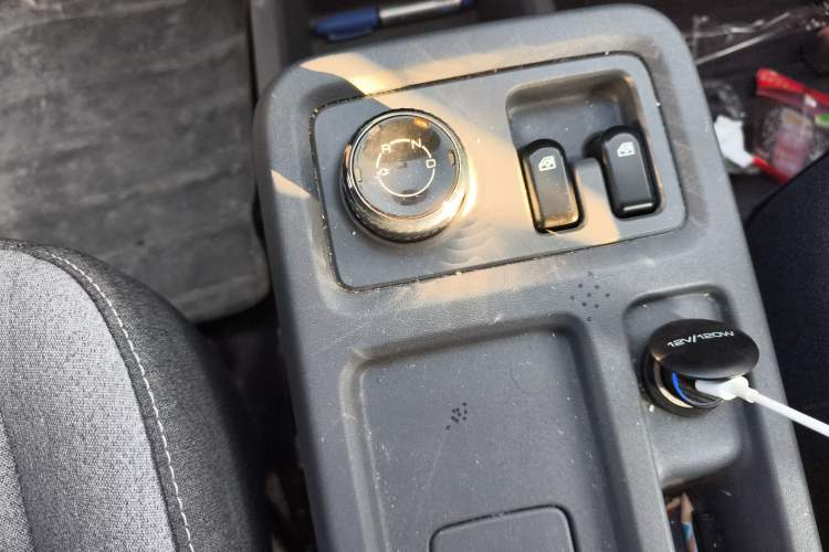 Used Wuling Yangguang 2024 300KM Comfort Version Passenger Van 75kW
