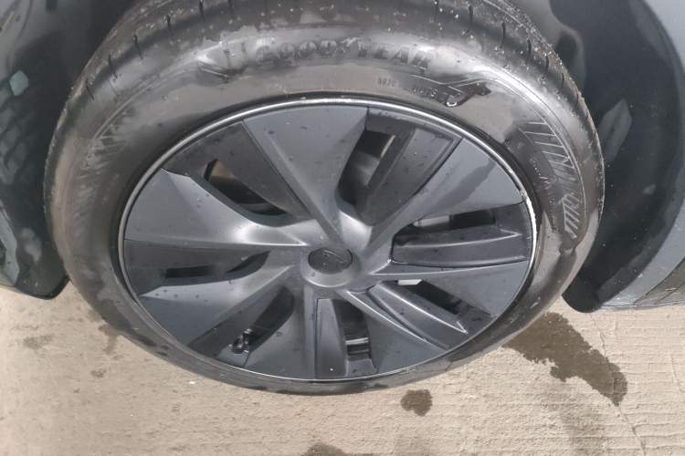 Used Tesla Model Y 2023 Rear-Wheel-Drive Version
