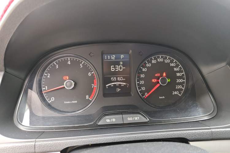 Used Volkswagen Lavida 2015 1.6L Automatic Fashion Edition Instrument Cluster
