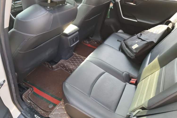 Used Toyota RAV4 2020 2.0L CVT 4x4 Style PLUS Edition Left Rear Seat