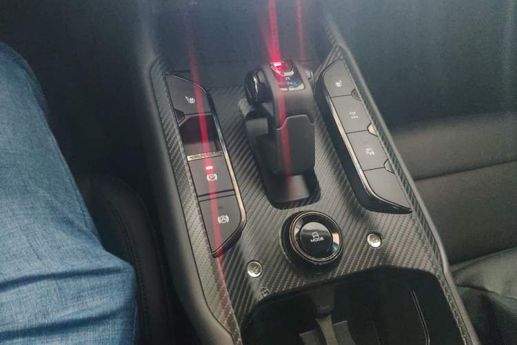 Used Haval Raptor New Energy 2024 Hi4 145 Cross-Over Edition Gear Lever