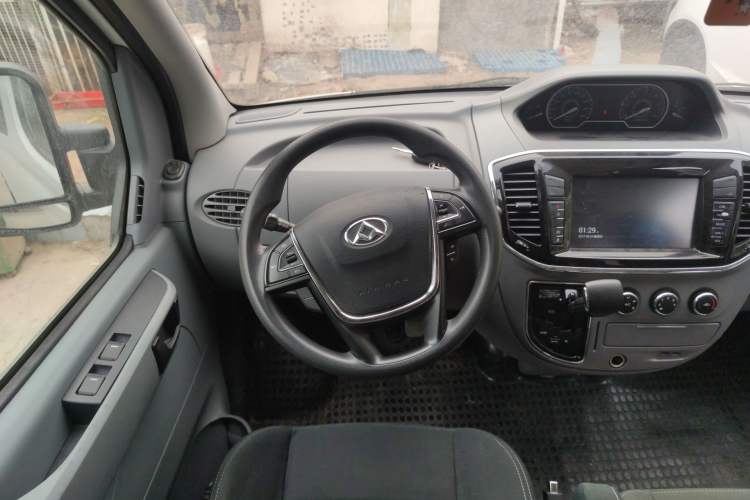 Used SAIC MAXUS Xintu V80 
