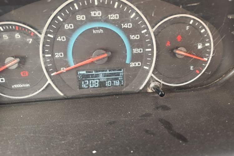 Used Wuling Rongguang V 2016 1.5L Standard Version Odometer Close Up