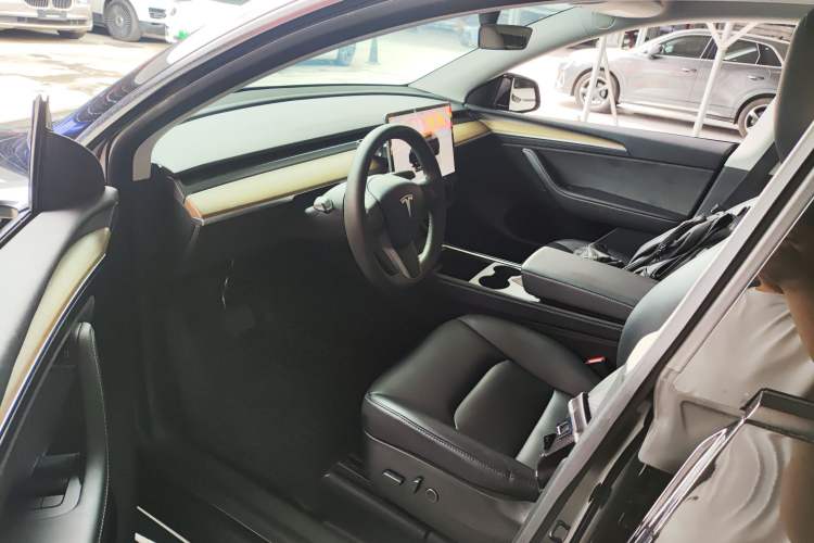 Used Tesla Model Y 2022 Long-Range All-Wheel-Drive Version Driver Seat