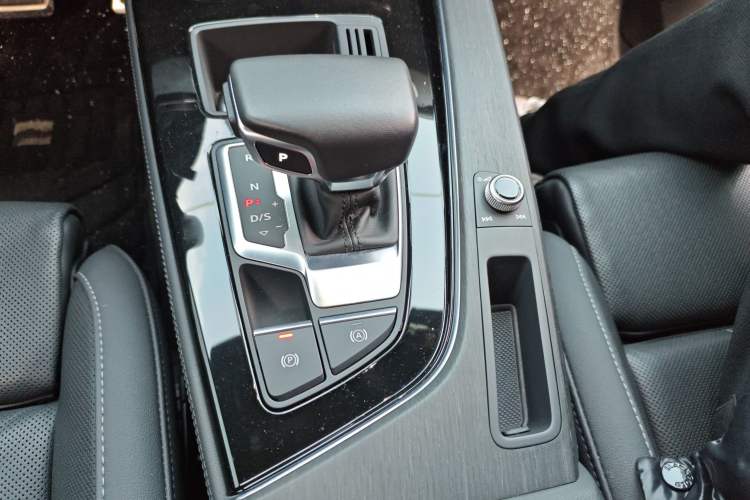 Used Audi A4L 2023 40 TFSI Luxury Dynamic Model
