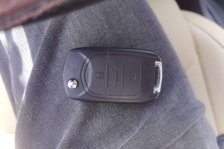 Used Wuling Hongguang 2021 1.5L Facelifted S Comfort Version with Electric Power Steering LAR Vehicle Key