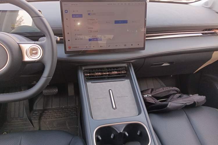 Used Baojun Yunhai 2024 600km Pure Electric Version Audio And AC Panel