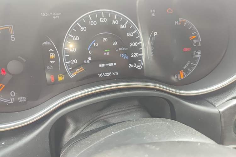 Used Jeep Grand Cherokee 2014 3.0TD Diesel Comfort Navigation Version Odometer Close Up