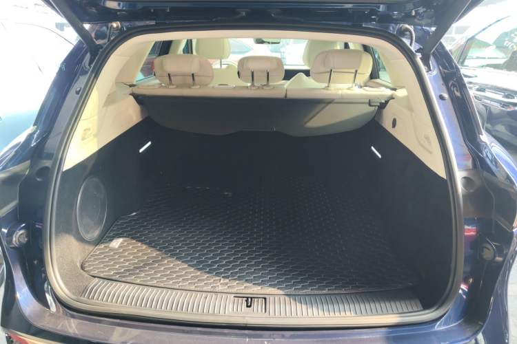 Used VOYAH FREE 2021 Four-Wheel Drive Standard Range-Extended Exclusive Luxury Package Trunk