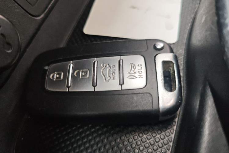 Used Kia Sportage R 2011 2.0L Automatic Two-Wheel Drive Premium Edition
