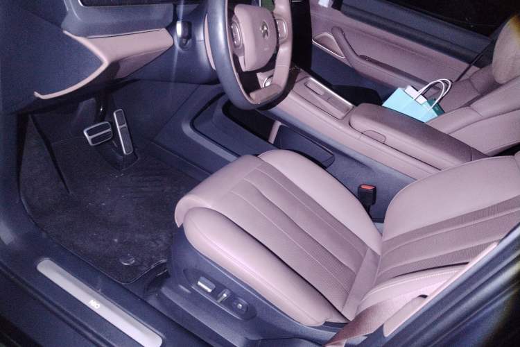 Used Nio ES8 2024 75 kWh Executive Edition