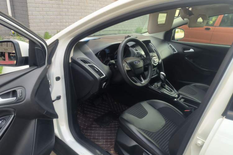 Used Ford Focus 2017 Hatchback 1.6L Automatic Fashion Edition Smart Drive Version
