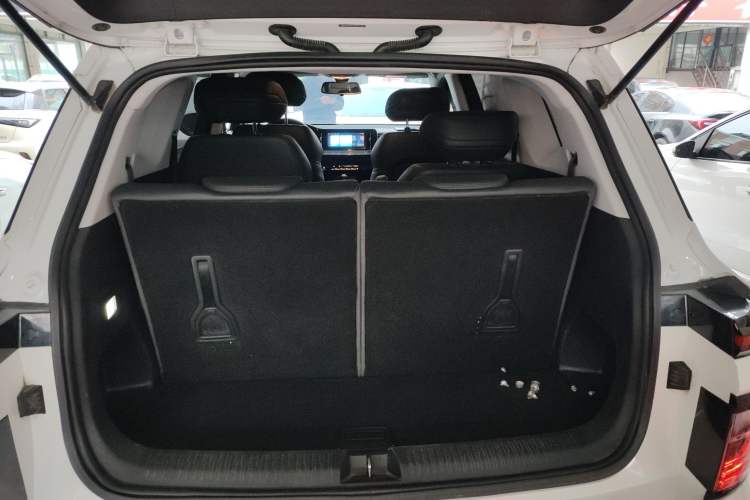 Used Baojun RM-5 2019 1.5T Manual Elite Version with 24-Hour Online Service 6 Seats Trunk