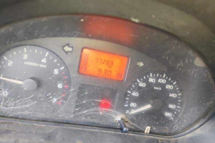 Used Wuling Rongguang 2011 1.2L Standard Version Odometer Close Up