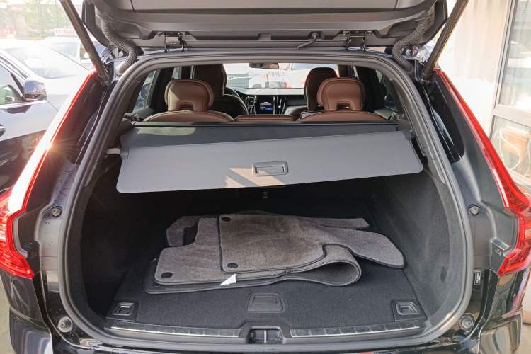 Used Volvo XC60 2023 B5 4x4 Smart Luxury Edition