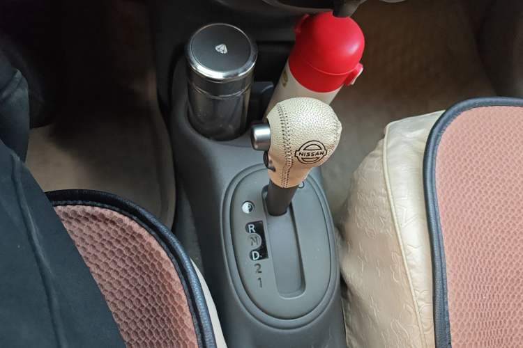 Used Nissan March 2010 1.5L Automatic Easy-Style Version
