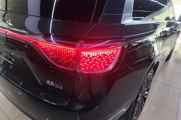 Used Hima AITO M9 2024 Range-Extended Ultra Version 42 kWh 6-Seater Model Exterior 3