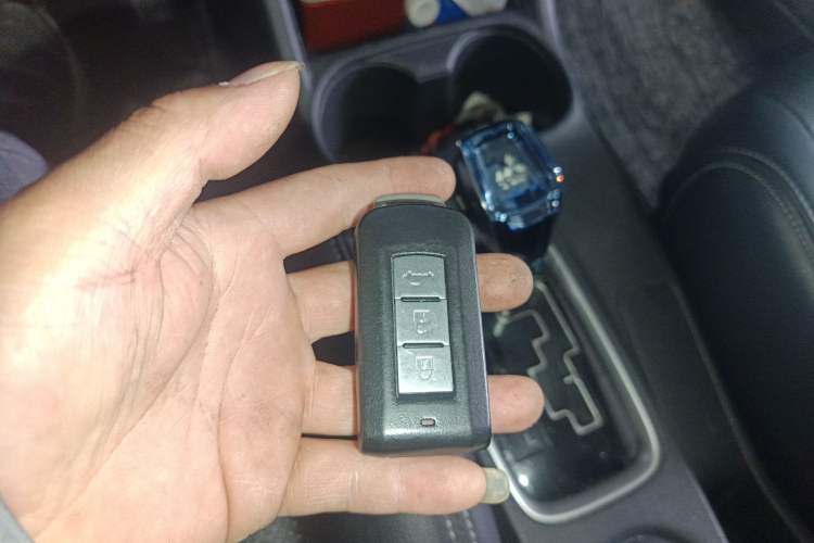 Used Mitsubishi Outlander 2014 2.4L 4x4 Deluxe Value Edition 7 Seats
