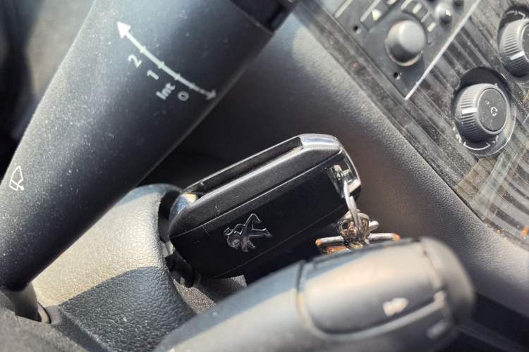 Used Peugeot 3008 2013 2.0L Automatic Classic Edition
