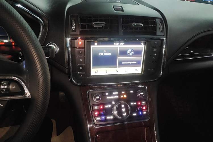 Used Lincoln Continental 2019 2.0T Two-Wheel Drive Luxury Edition China VI Standard
